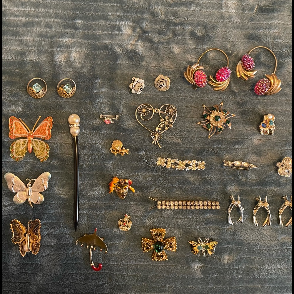 Vintage 1940s/1950s pins, 3 clip earrings, hairpin